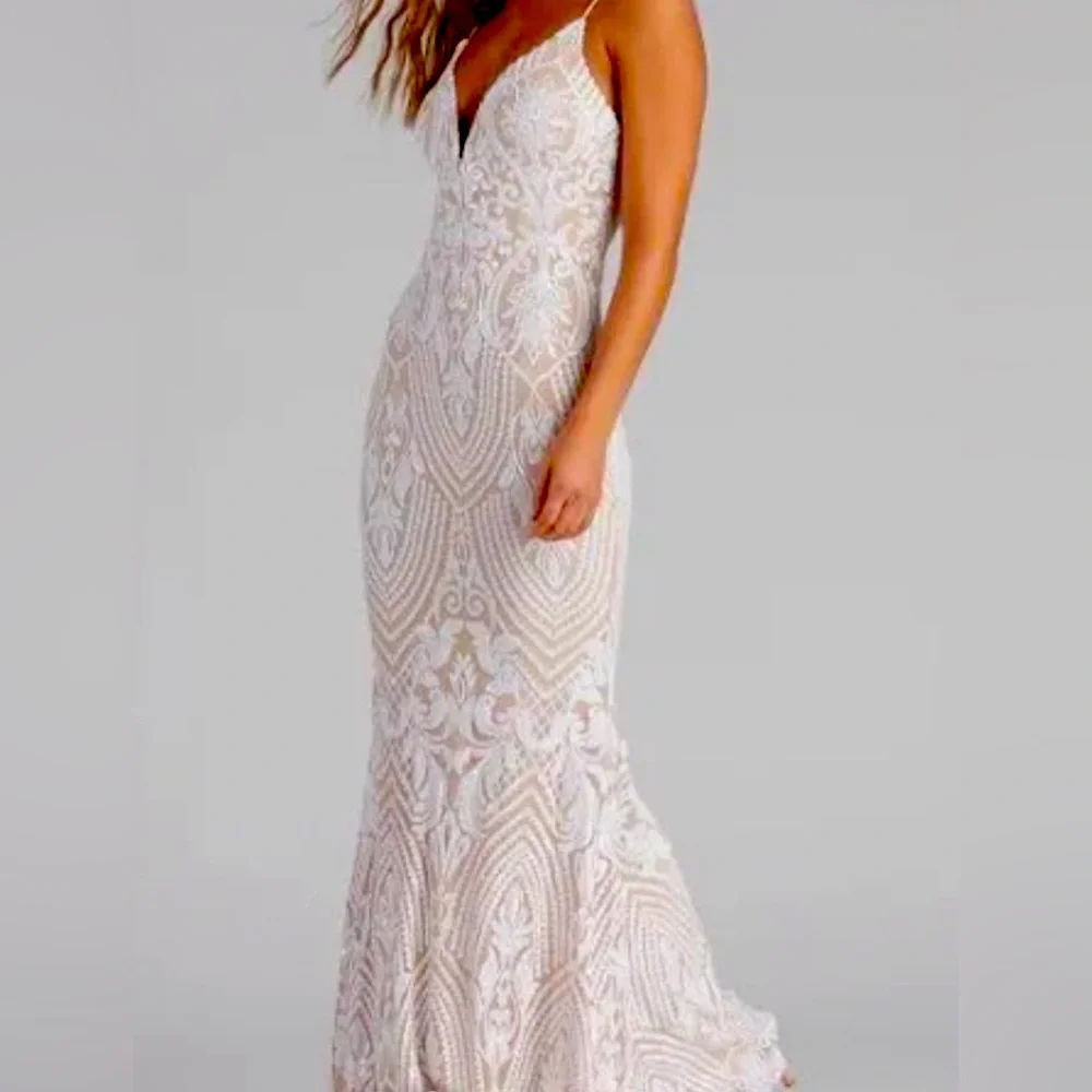 WINDSOR FRITZY SEQUINS MERMAID DRESS GOWN IVORY/NUDE FORMAL SIZE SMALL